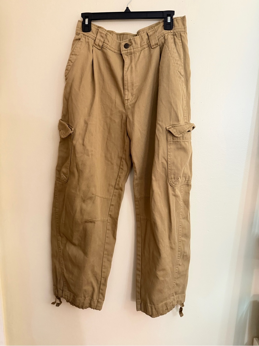 Women’s Tan Barrel Leg Cargo Pants - NWOT